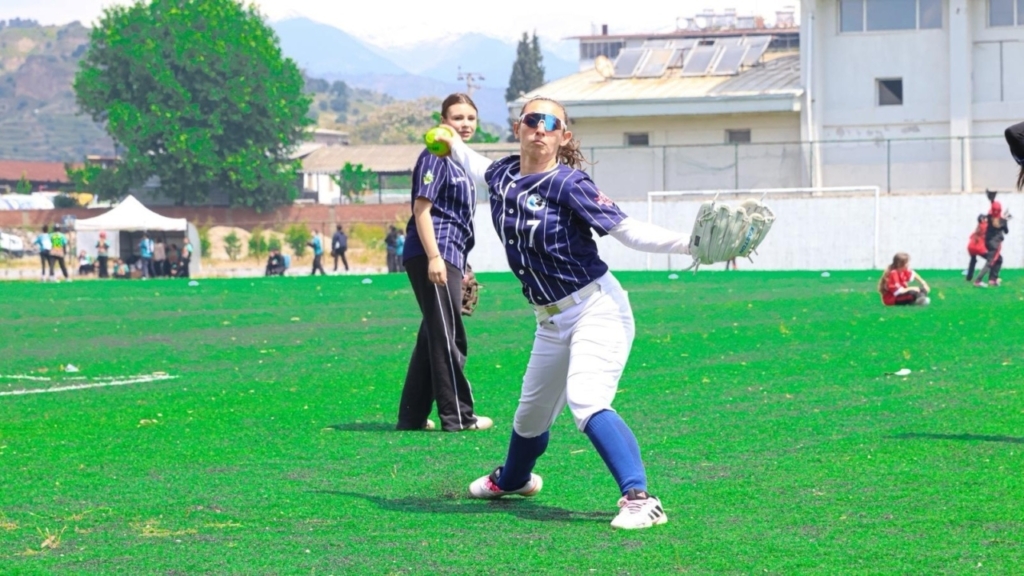softbol heyecani aydinin ev sahipliginde basladi cc4990cf353b