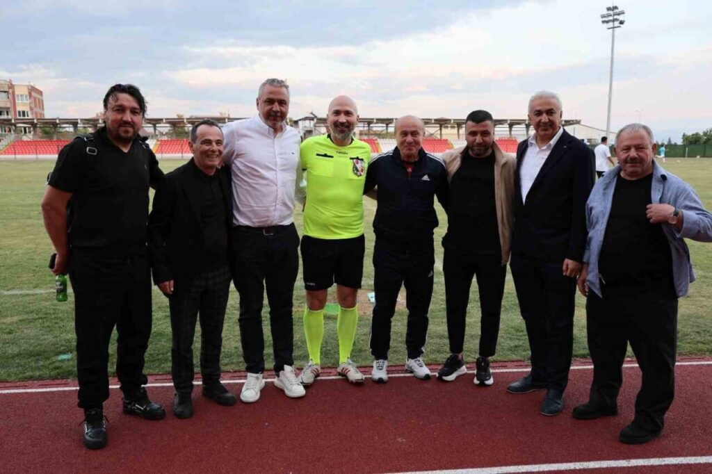 sokespor altyapisinda futbola baslayan tasdemir sahalara veda etti 911aa4ef2400