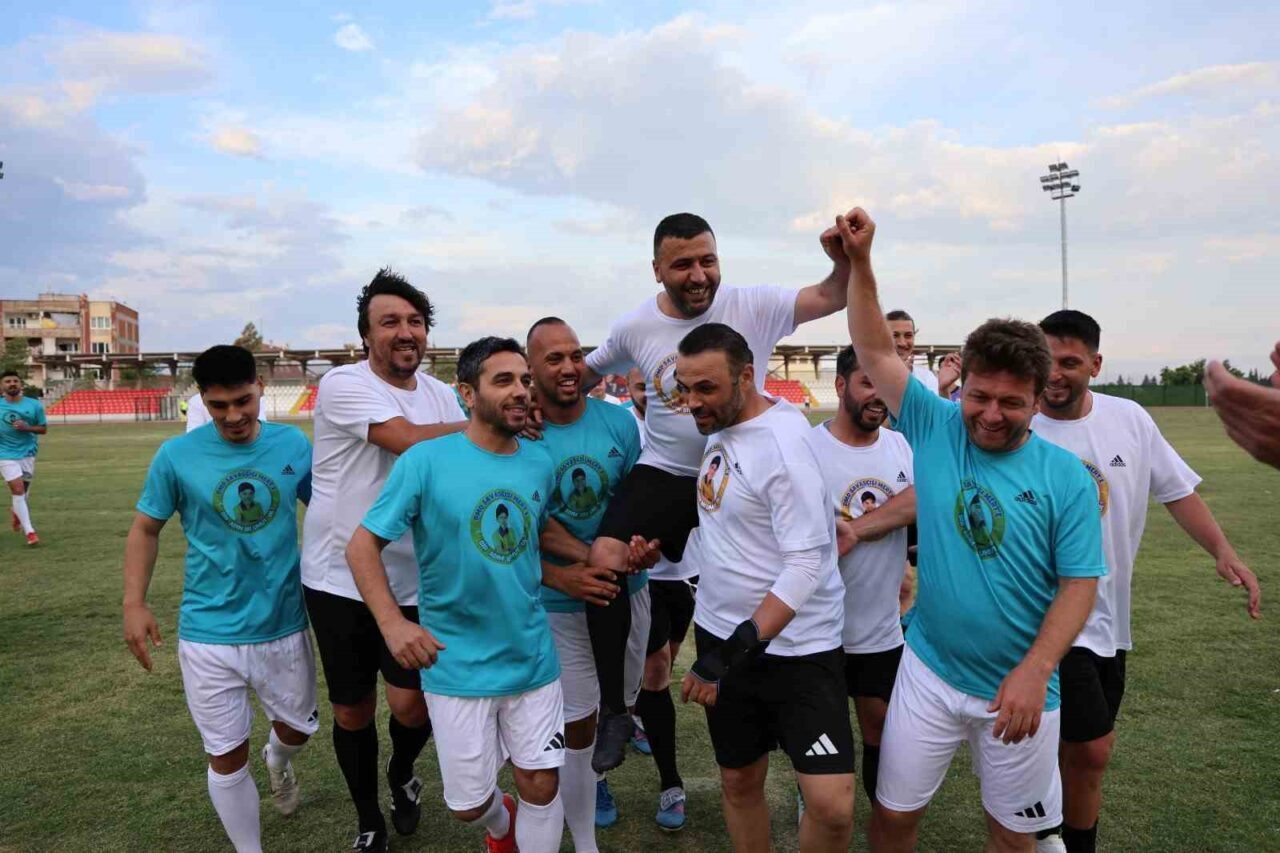 sokespor altyapisinda futbola baslayan tasdemir sahalara veda etti bf53742ff8d6