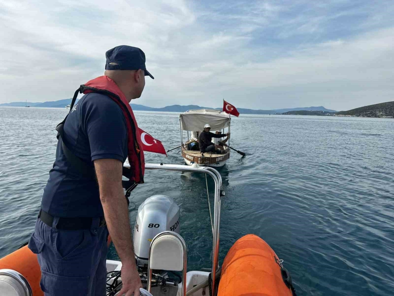 suruklenen teknedeki 3 kisi kurtarildi ec2725c3e4ee