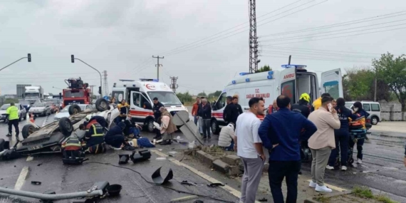 Takla atan otomobil ters döndü: 2’si çocuk 5 yaralı