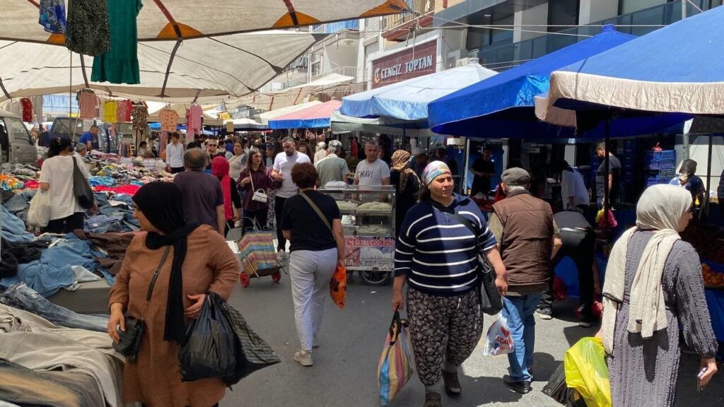 Tarihi Salı Pazarı’nda bayram bereketi 2 tarihi sali pazarinda bayram bereketi 1aa32eb48b74
