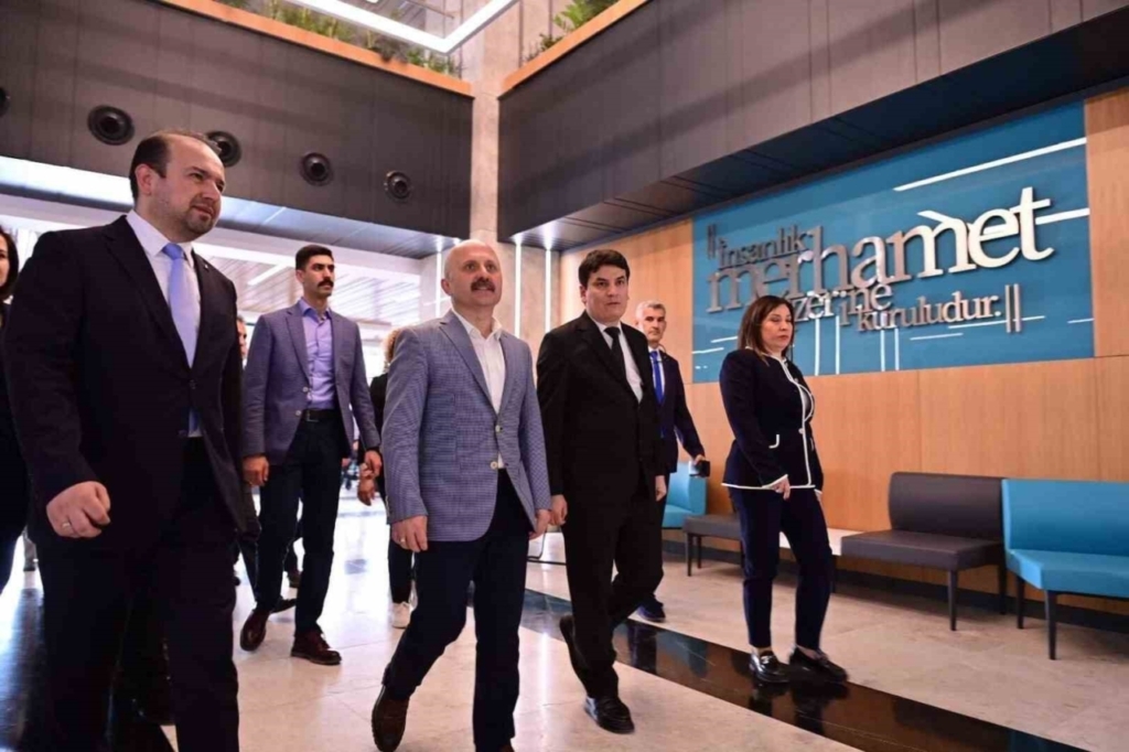 vali varol sehir hastanesinde incelemelerde bulundu 0dbf5ada1273