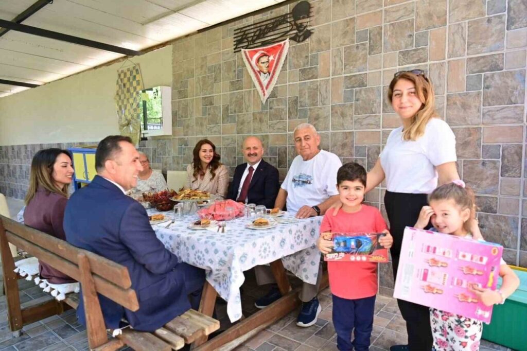 vali varol sehit aileleriyle bayramlasti 9daa2bbf1bcf