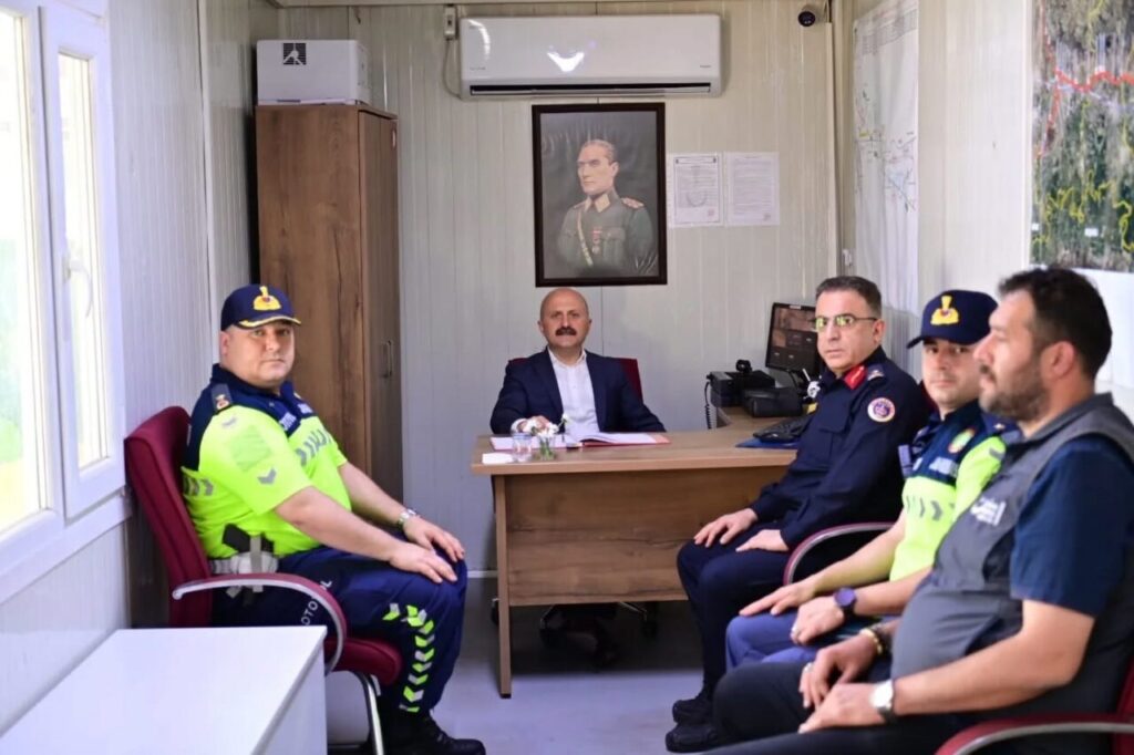 vali varoldan bayram oncesi otoyol denetimi 5c2c71eb2d77