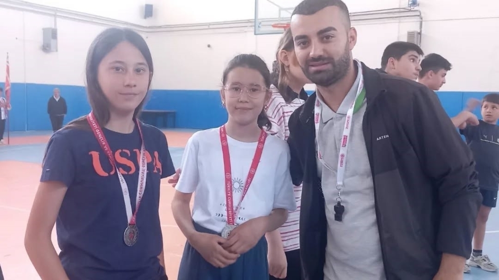 Yenipazar’da geleneksel çocuk oyunları heyecanı yaşandı 2 yenipazarda geleneksel cocuk oyunlari heyecani yasandi 10dc21bd44fa