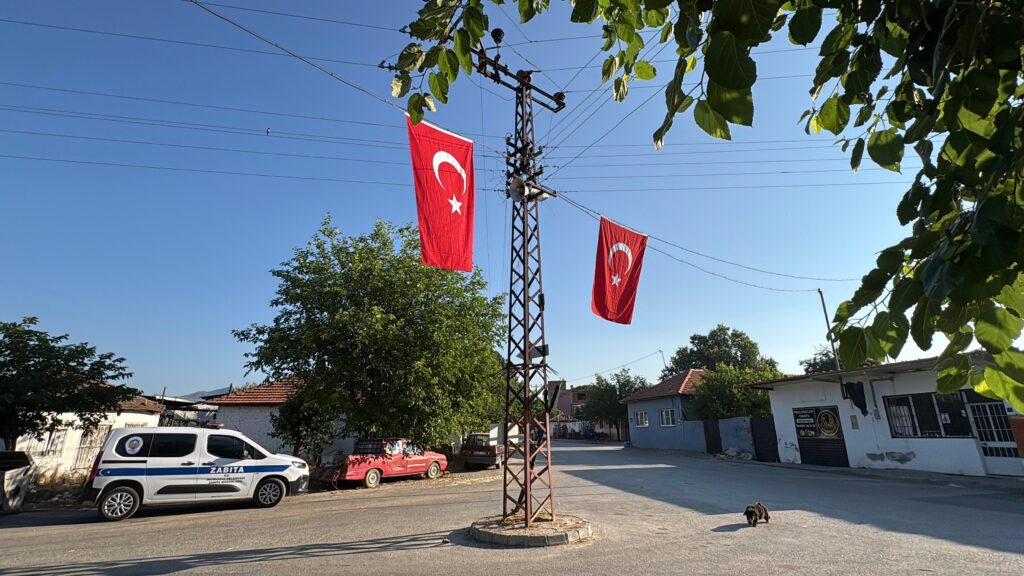 Şehidin baba evine Türk Bayrağı asıldı 3 1000154764