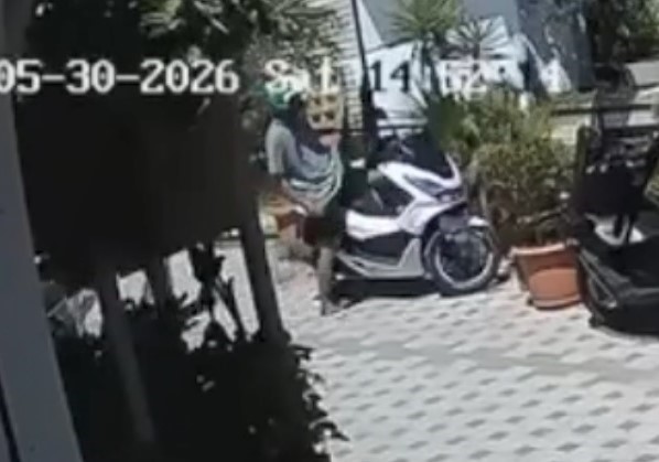 Bu ne rahatlık: Motosiklet hırsızlığı kamerada
