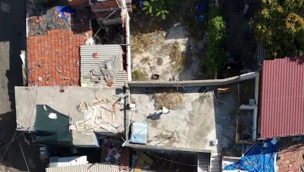 Nefes kesen uyuşturucu operasyonu dronla görüntülendi: Çatıdan kaçacaklardı