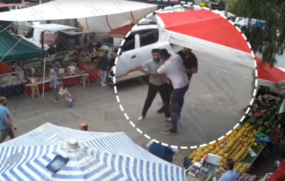 Zabıta ekiplerine bıçaklı kasalı saldırı kamerada