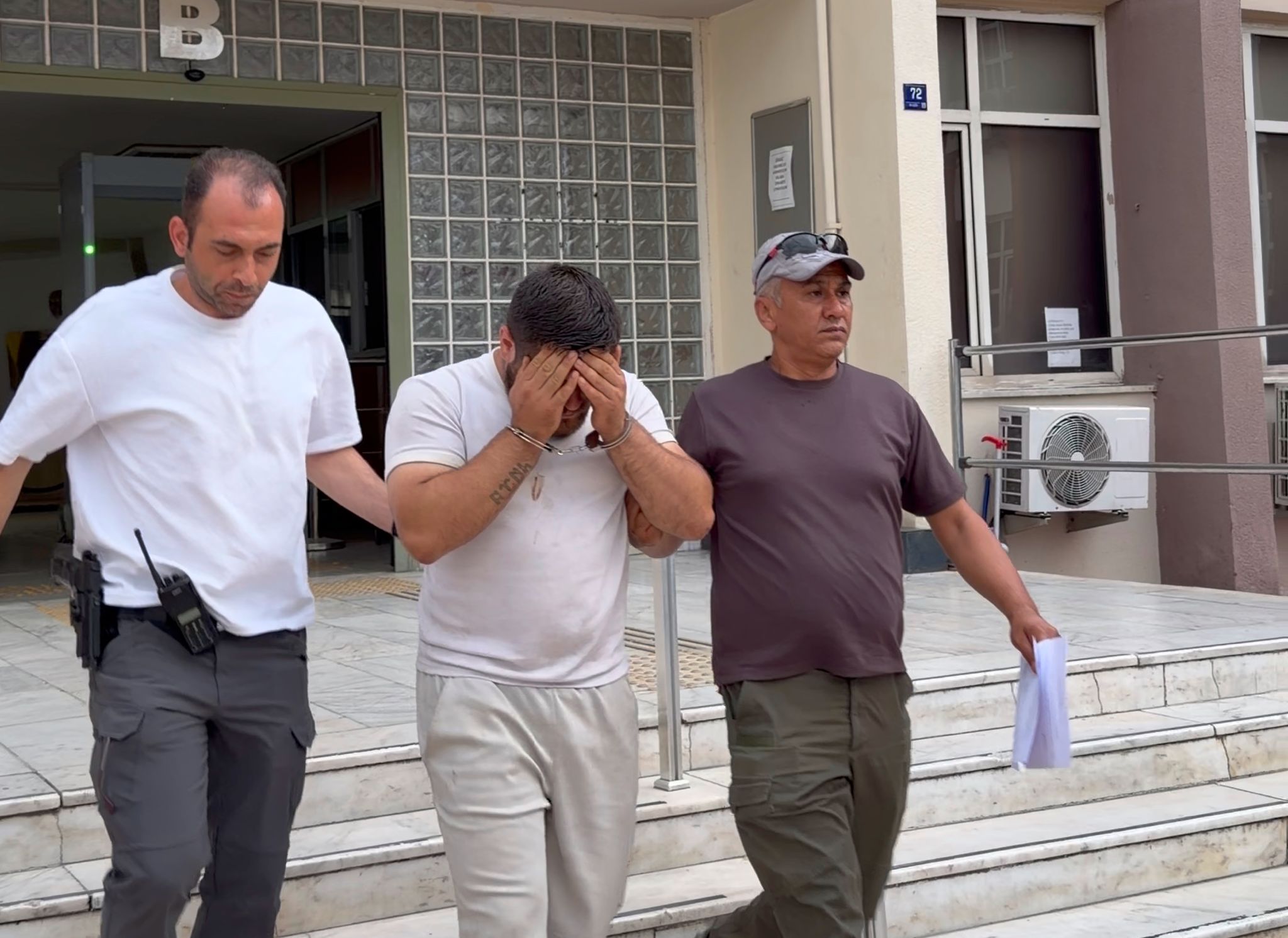 İncirliova'daki gasp olayında bir tutuklama daha 4 İncirliova’daki gasp olayında bir tutuklama daha