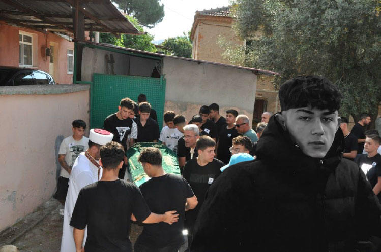 Sevgi Evi'nde büyümüş: 15 yaşındaki çocuğun acı sonu 6 Sevgi Evi’nde büyümüş: 15 yaşındaki çocuğun acı sonu
