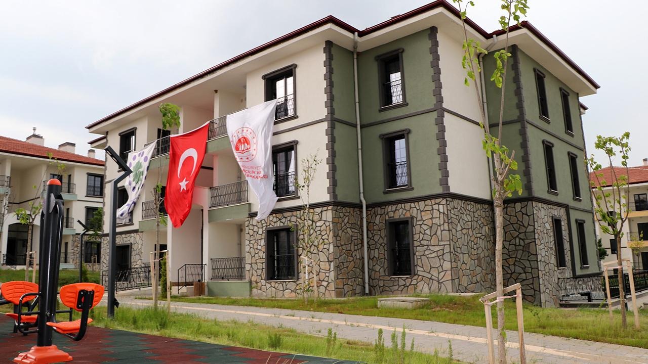 Efeler ve Sökeler'de toplam 310 konut satışa çıkarıldı 2 Efeler ve Sökeler’de toplam 310 konut satışa çıkarıldı