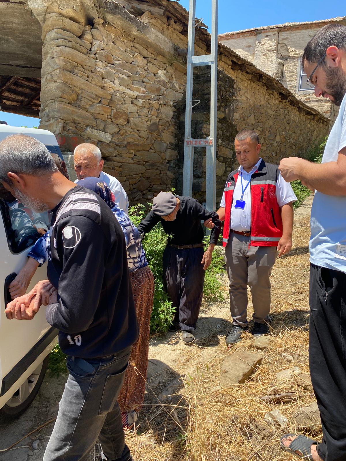 Milletvekili Sarıbaş’tan Yürekleri Isıtan Dokunuş: Çineli Yaşlı Çift Huzurevine Yerleştirildi 1 WhatsApp Image 2026 06 16 at 15.33.49 2