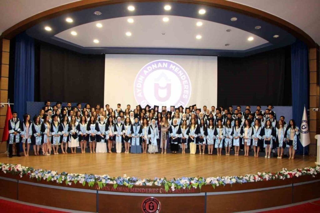 adu dis hekimligi fakultesi 8 donem mezunlarini ugurladi 3752980256f9