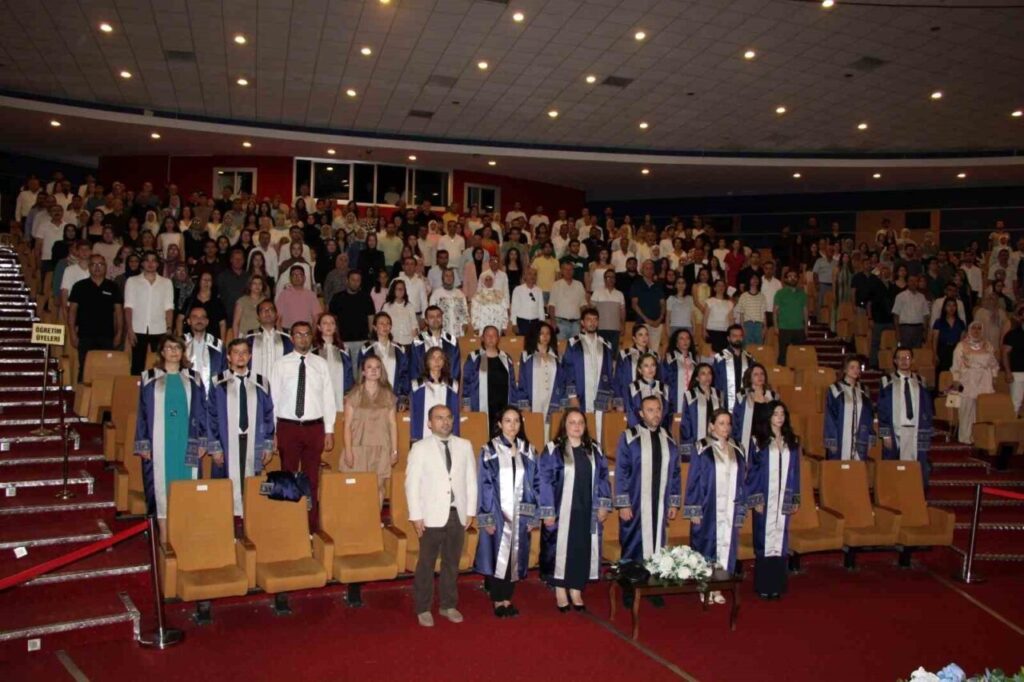 adu dis hekimligi fakultesi 8 donem mezunlarini ugurladi 6a2865346c60