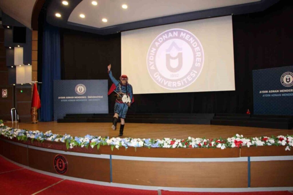 adu dis hekimligi fakultesi 8 donem mezunlarini ugurladi 728bc9b82e82