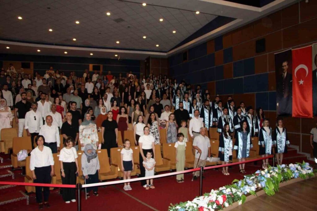 adu dis hekimligi fakultesi 8 donem mezunlarini ugurladi bfce7d5e71a2