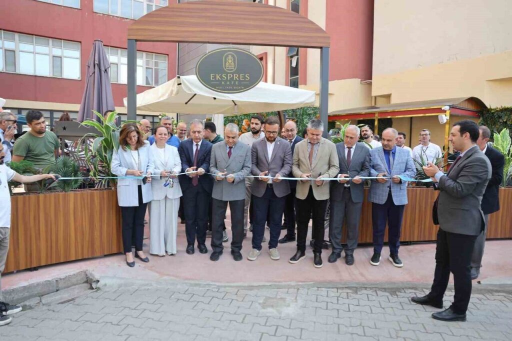 adu rektoru kent devam eden calismalari inceledi 2637b787f982