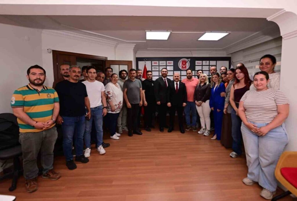 aydin basiniyla bir araya gelen vali varol basini onemli bir paydas olarak goruyoruz deefe31c1287