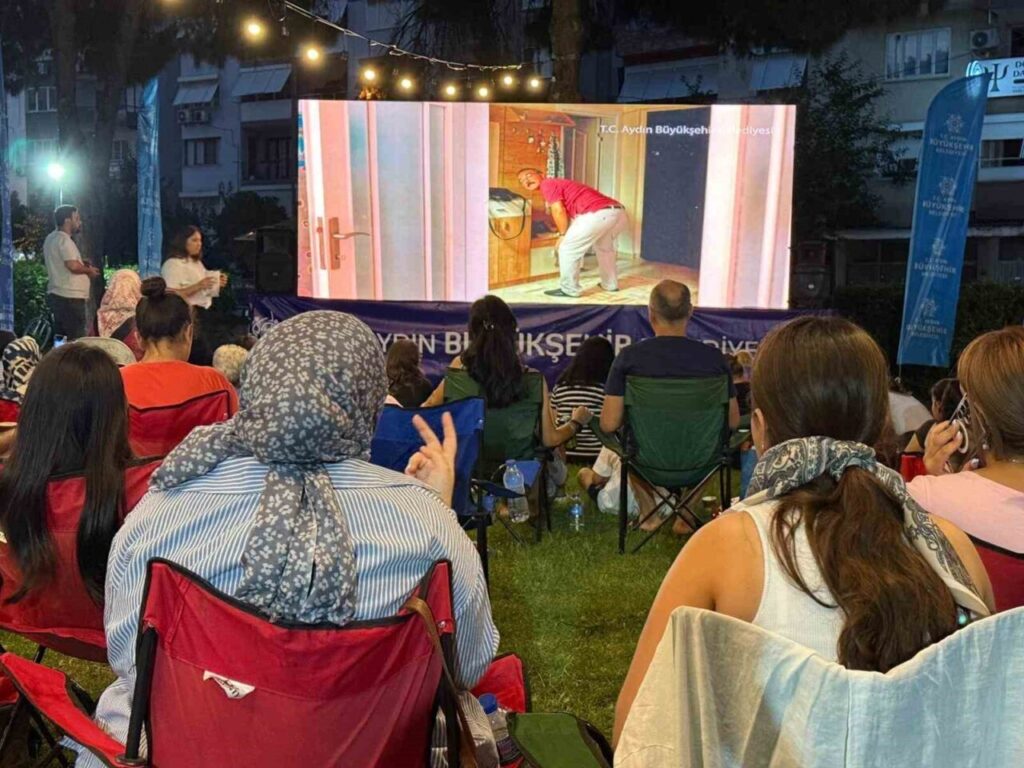 aydin buyuksehir belediyesinin acik hava sinema etkinlikleri suruyor 29f61ea5924e