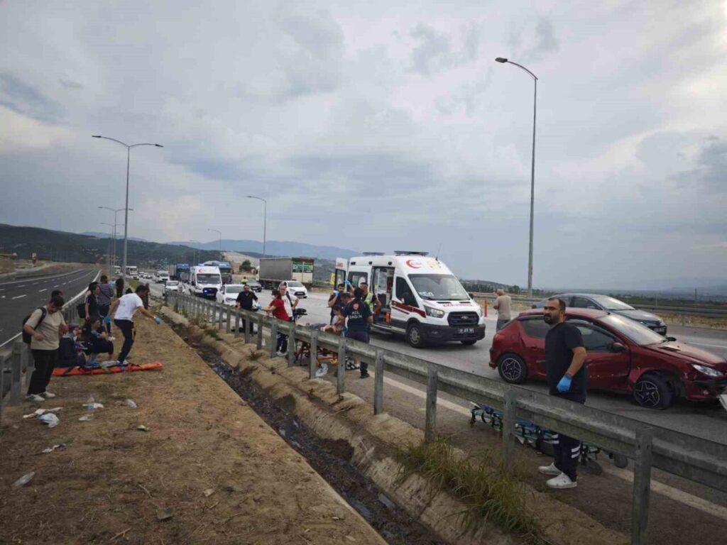 aydin denizli otoyolunda feci kaza 1i agir 20 yarali 0ce2c8d2f66f