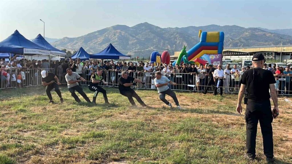 aydin il emniyet mudurlugu personeli dayanisma etkinliginde bulustu 6545e7a1e7b7
