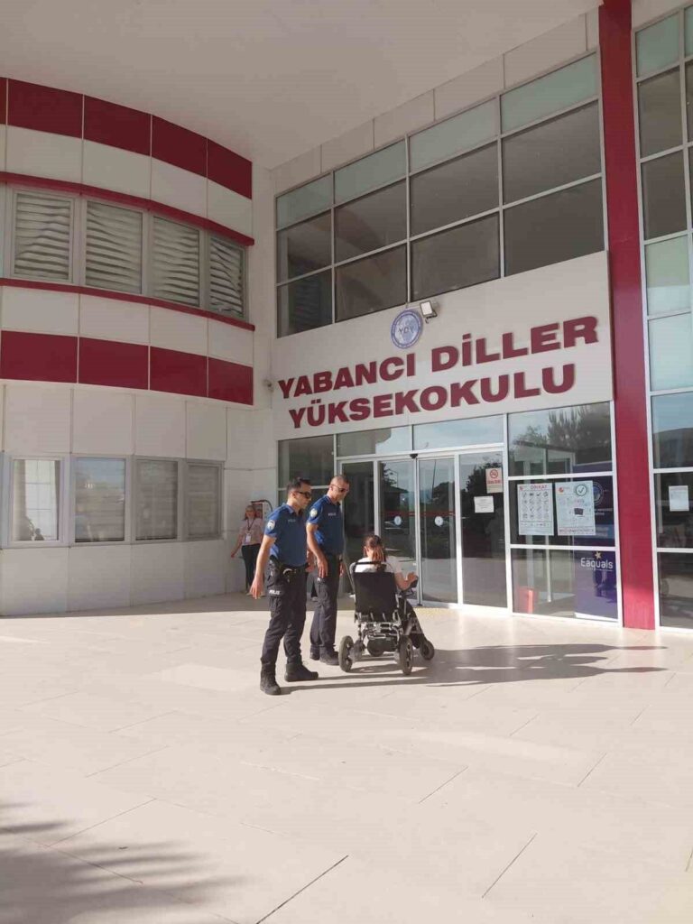 aydin polisinden yksye giren engelli ogrenciye anlamli destek 4cd6fdcd1958