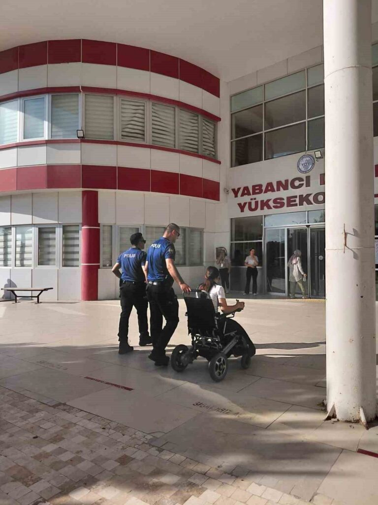 aydin polisinden yksye giren engelli ogrenciye anlamli destek b043ea3c7dcc