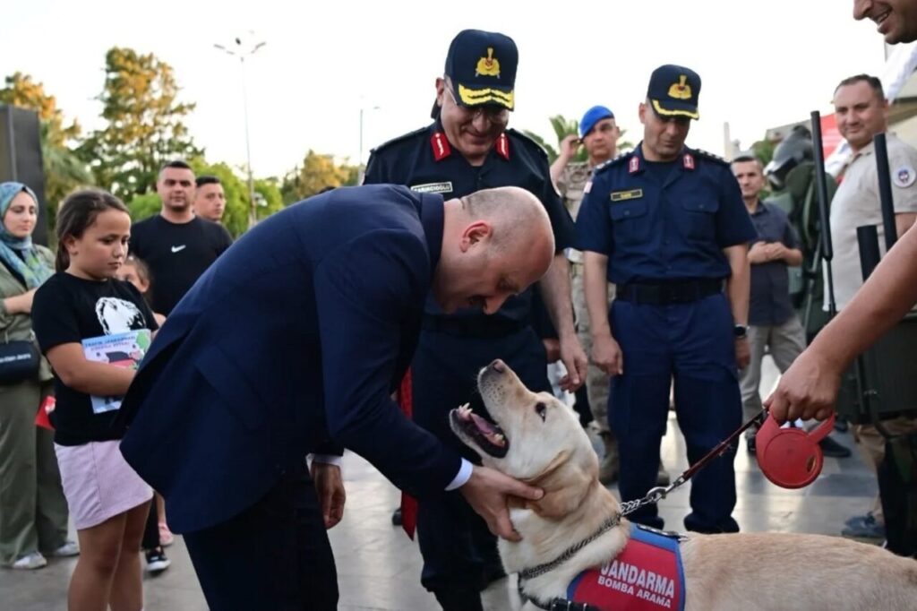 Aydın Valisi Varol, Jandarmanın etkinliğine katıldı 6 aydin valisi varol jandarmanin etkinligine katildi 28b1e99b4d56