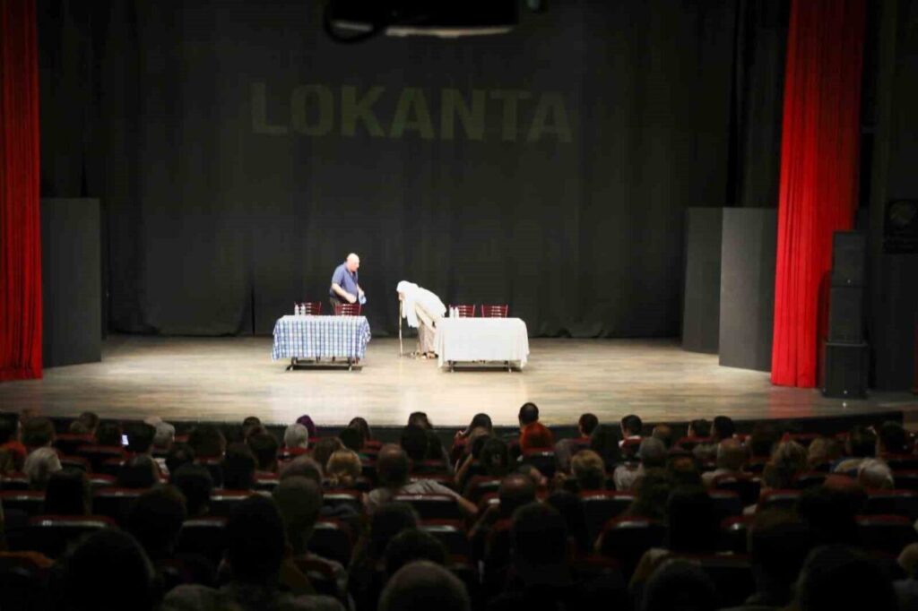 aydinda lokanta oyunu tiyatroseverlerden tam not aldi 17a13aa15653