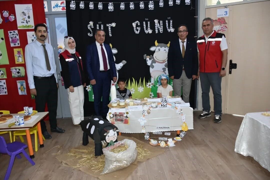 Aydın’da miniklere süt tüketiminin önemi anlatıldı 4 Aydın’da miniklere süt tüketiminin önemi anlatıldı