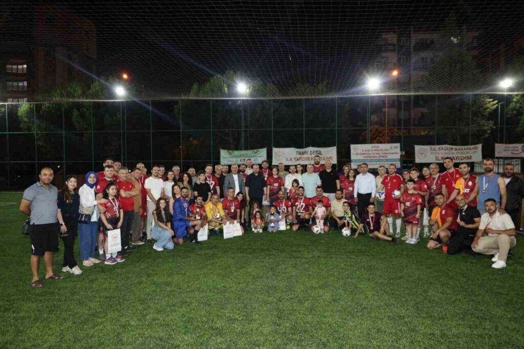aydinda saglik calisanlarinin futbol heyecani sona erdi a8f978039ec8