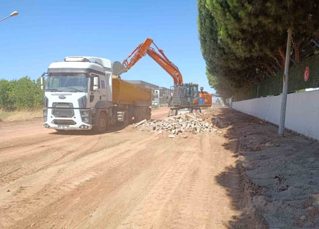 aydinda yol calismalari suruyor f9aea3ee713d