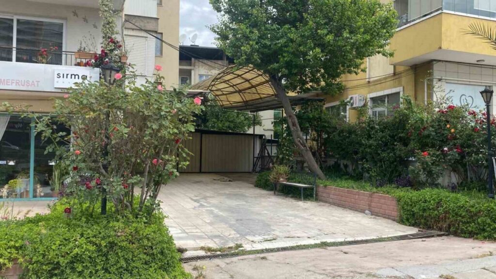 aydinin cadde ve sokaklari cicek acti 44b11b8913cc