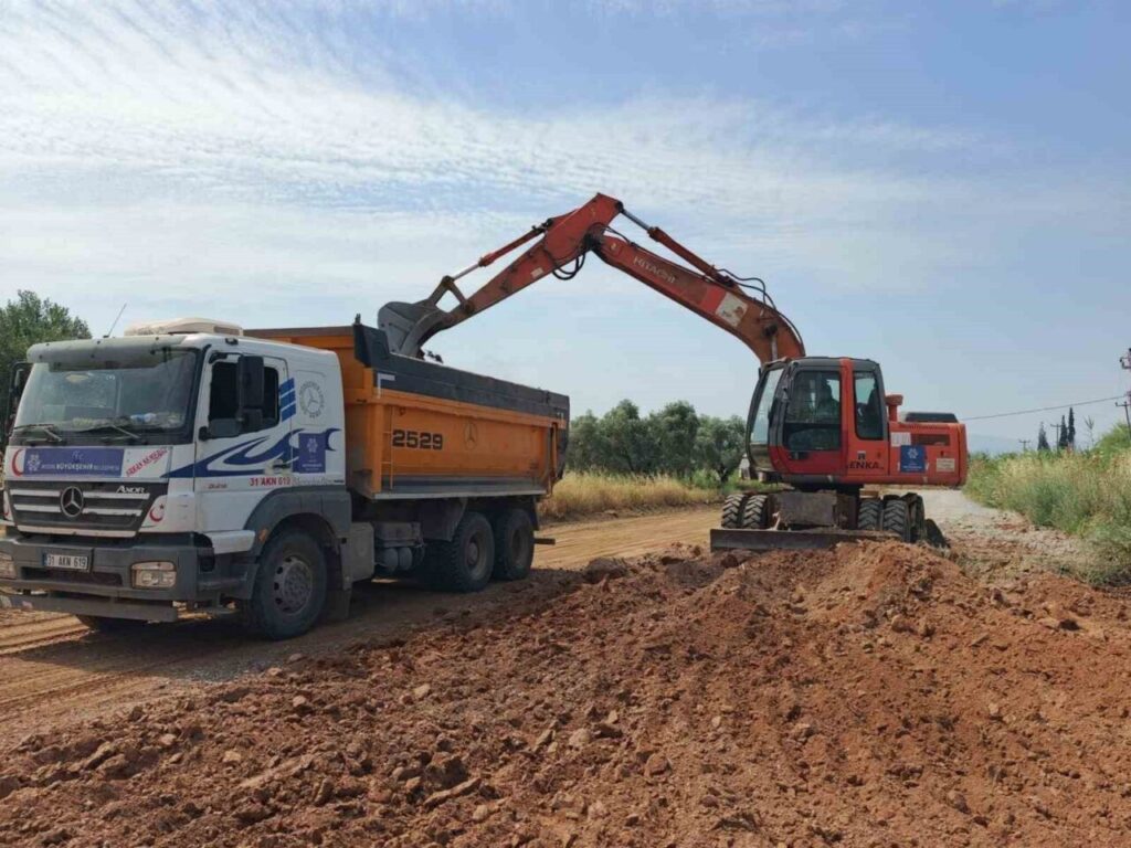 Aydın’ın ilçelerinde yol yapım ve yenileme çalışmaları sürüyor 2 aydinin ilcelerinde yol yapim ve yenileme calismalari suruyor 89c3868a8b34