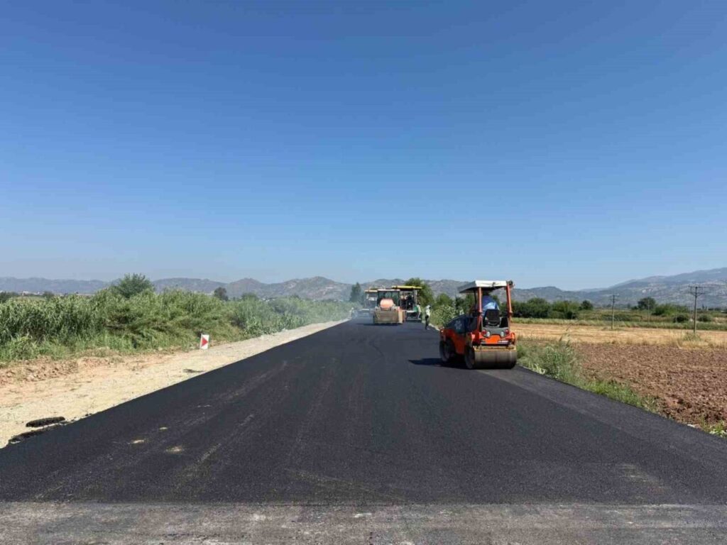 Aydın’ın ilçelerinde yol yapım ve yenileme çalışmaları sürüyor 7 aydinin ilcelerinde yol yapim ve yenileme calismalari suruyor b9c5d26095e6