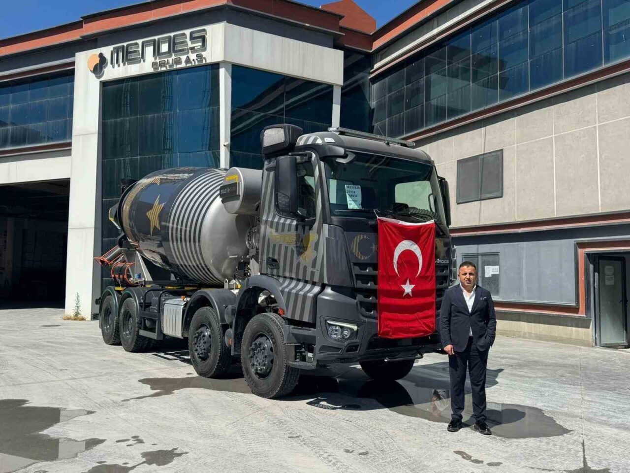 Aydınlı işadamından Solo Türk’e beton mikserli teşekkür 5 Aydınlı işadamından Solo Türk’e beton mikserli teşekkür