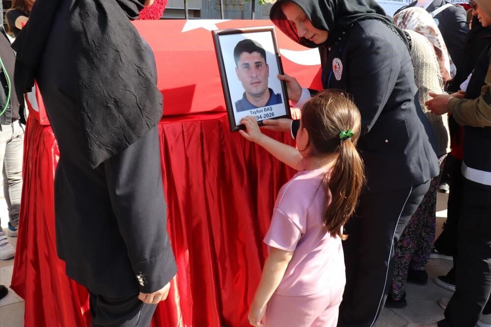 Aydınlı şehit polis memuru Denizli’de toprağa verildi 3 aydinli sehit polis memuru denizlide topraga verildi 393389cbc6c6