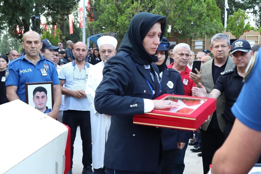 Aydınlı şehit polis memuru Denizli’de toprağa verildi 4 aydinli sehit polis memuru denizlide topraga verildi abdf7c22b1fa