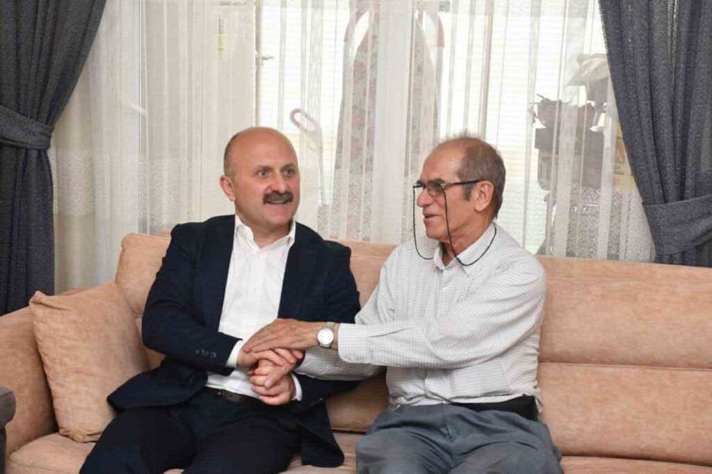 Babalar Günü’nde huzurevi sakinleri ve şehit babası unutulmadı 4 babalar gununde huzurevi sakinleri ve sehit babasi unutulmadi 74c233158ac4