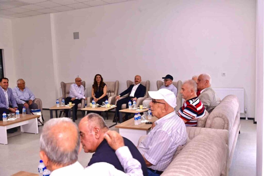 Babalar Günü’nde huzurevi sakinleri ve şehit babası unutulmadı 6 babalar gununde huzurevi sakinleri ve sehit babasi unutulmadi 8e2086cc612a