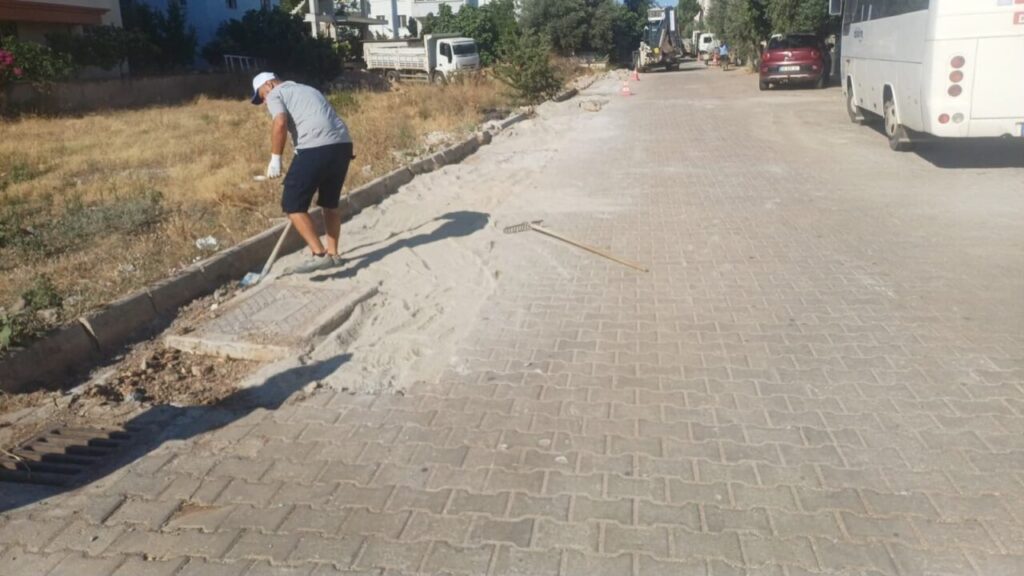 baskan gencay daha guvenli ve konforlu yollar icin calismalarimizi surduruyoruz 2908d118dd5b