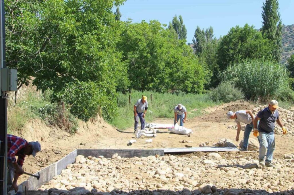 baskan guler kocak mahallesindeki calismalari inceledi 7cb7d5811ee3