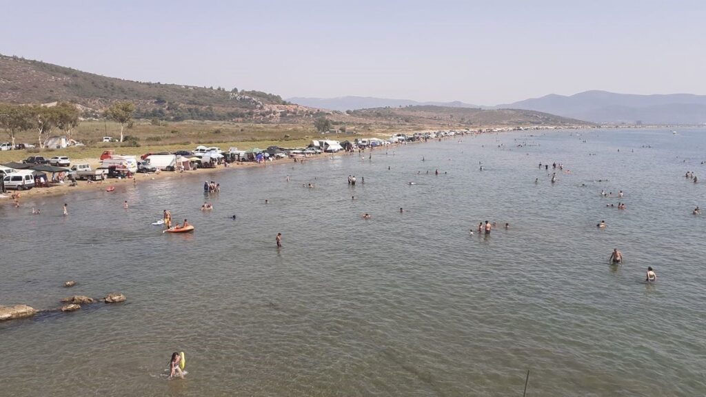 baskan surucu kusadasi sinirindaki dogal alana dikkat cekti 1114504c27b0