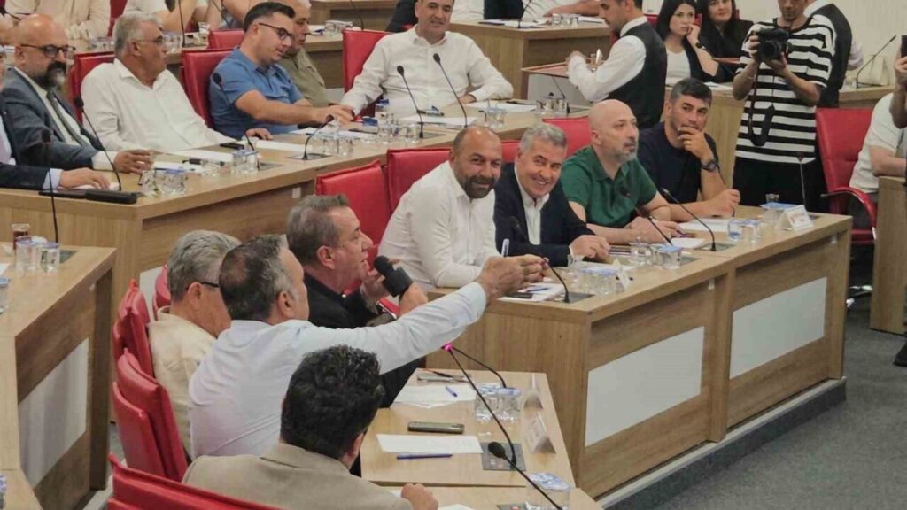 baskan yetiskin meclise kendi mikrofonu ile geldi 70f05715dbcb