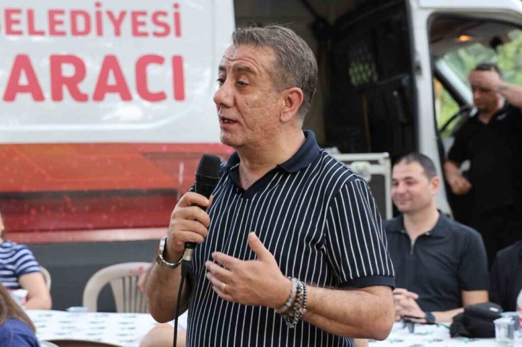 baskan yetiskin personelle piknikte bulustu 3840f10ef139
