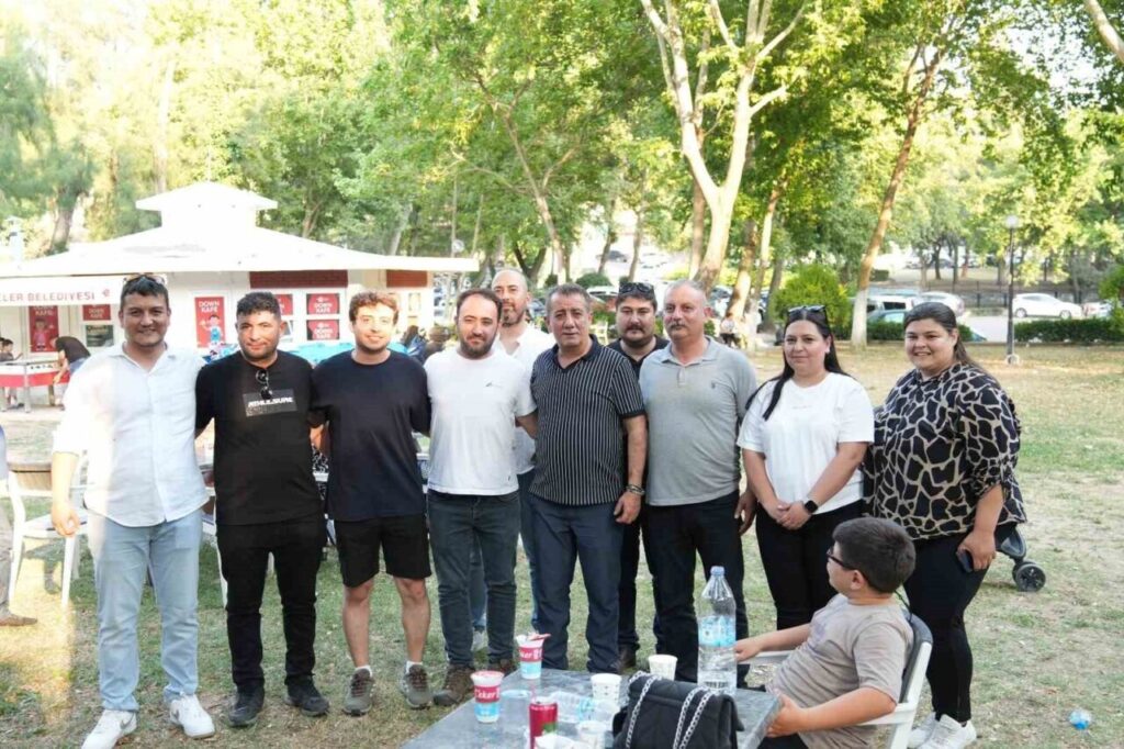 baskan yetiskin personelle piknikte bulustu 70961f1f16fe