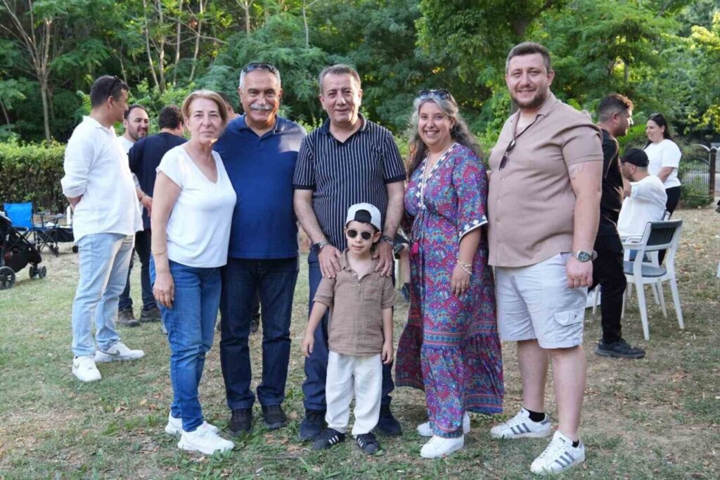 baskan yetiskin personelle piknikte bulustu b2906584412f