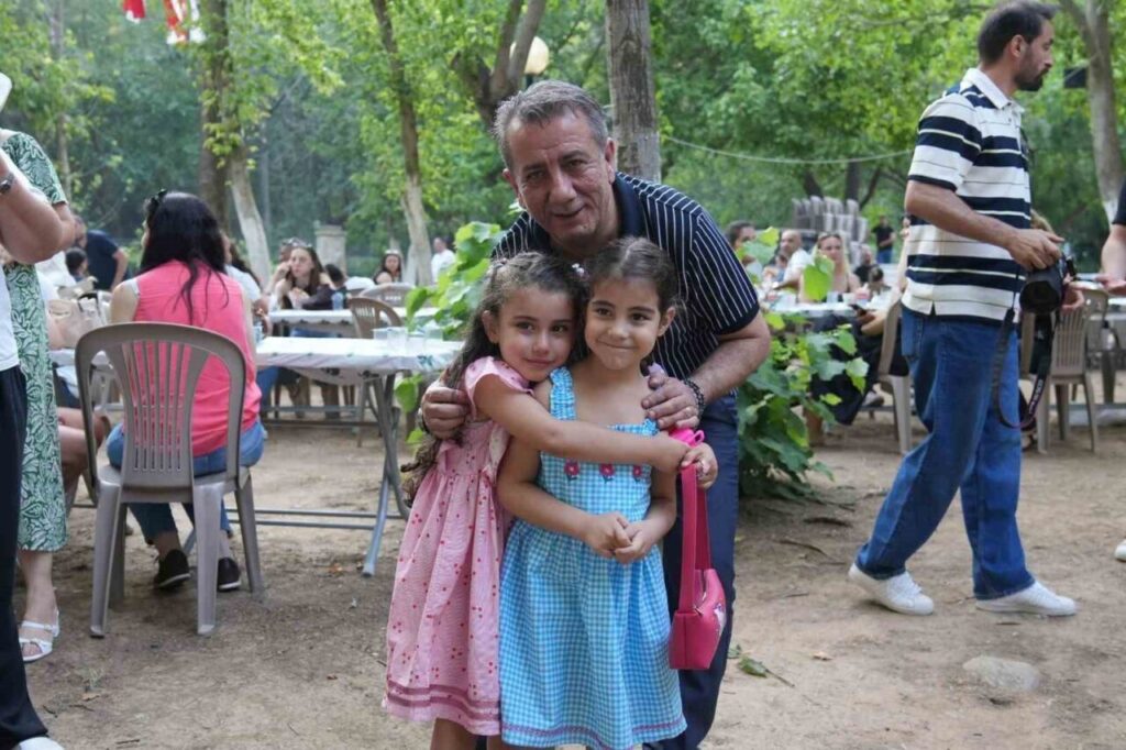 baskan yetiskin personelle piknikte bulustu cacefdafc489